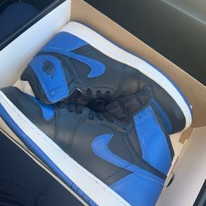Air Jordan Royal 1’s size 6